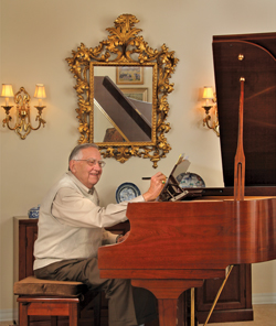 deupree house resident at his piano