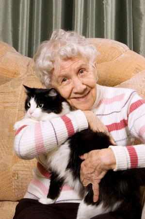 elderly-person-with-cat