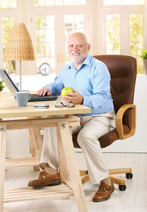 senior-using-computer