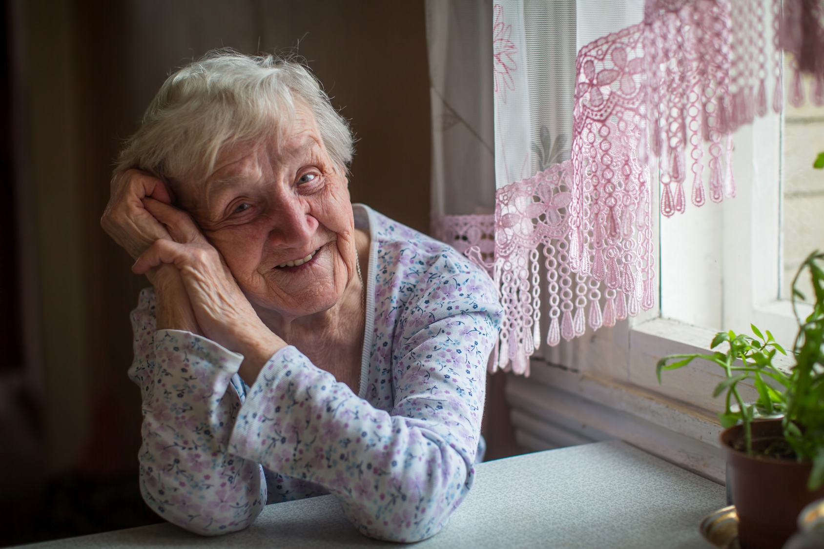 elderly-woman-in-her-home